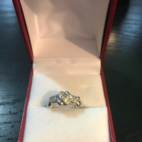 Jewelry - Ladies 14k White Gold 1/5 CT Round Diamond Ring